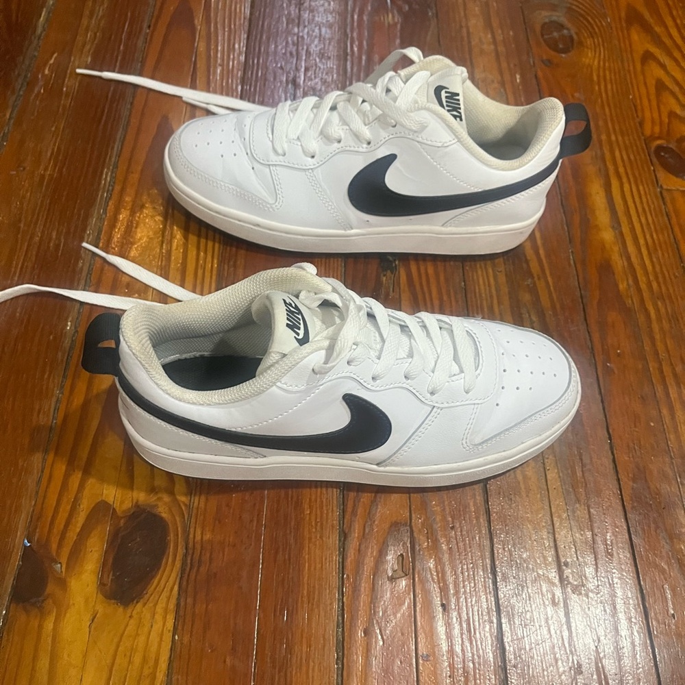 Women’s NIKE Shoes, White and Black, Size 6.